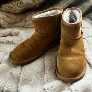 Koolaburra by Ugg Koola Mini II Chestnut Tan Suede Boots - Size 7